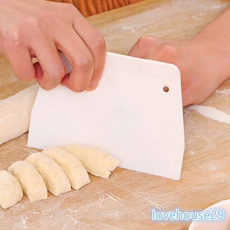 

1pc Plastic Dough Pastry Cutter Slicer Kitchen Baking Tool Blade Fondant Cake Bread Pasty Scraper Blade Cake Dough Cutter