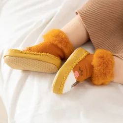 Outono e inverno infantil meias sapatos engrossar pelúcia quente macio inferior antiderrapante meias do assoalho do bebê meias de pé das crianças