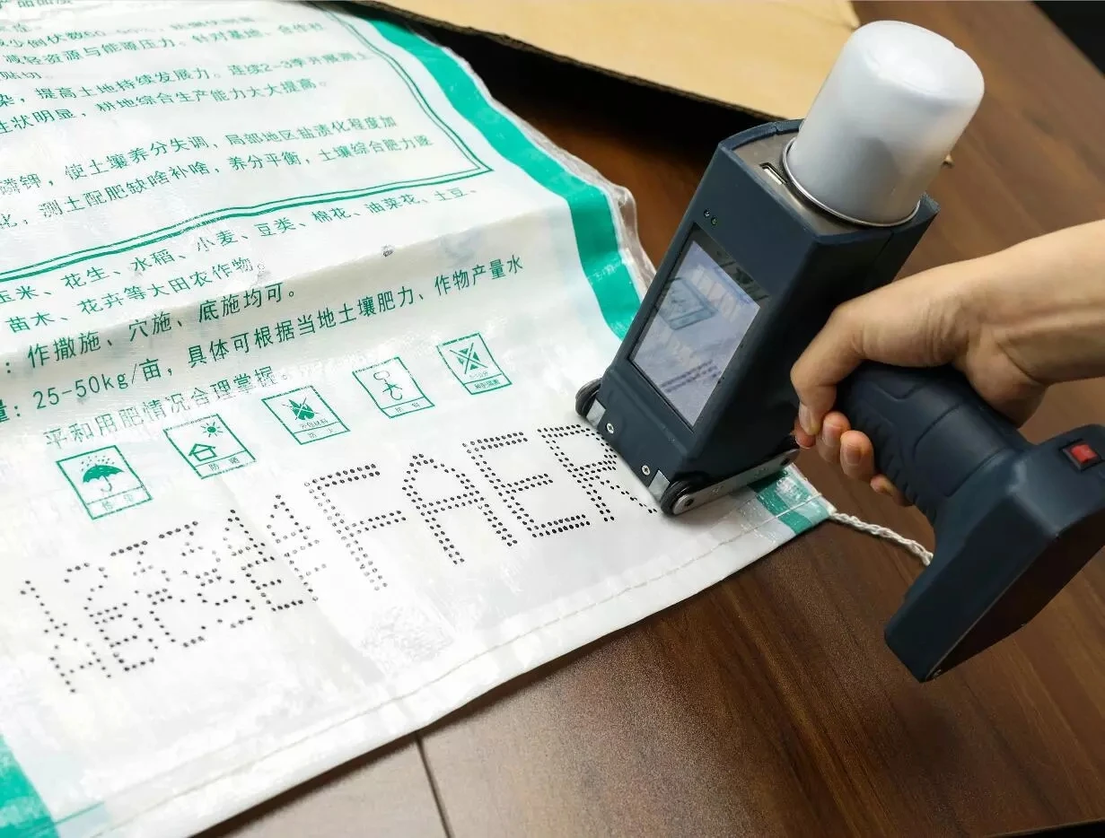16 Dots Printing 60mm Height Hand Held direct to wall large format eco solvent inkjet printer For Wood Cable Foil