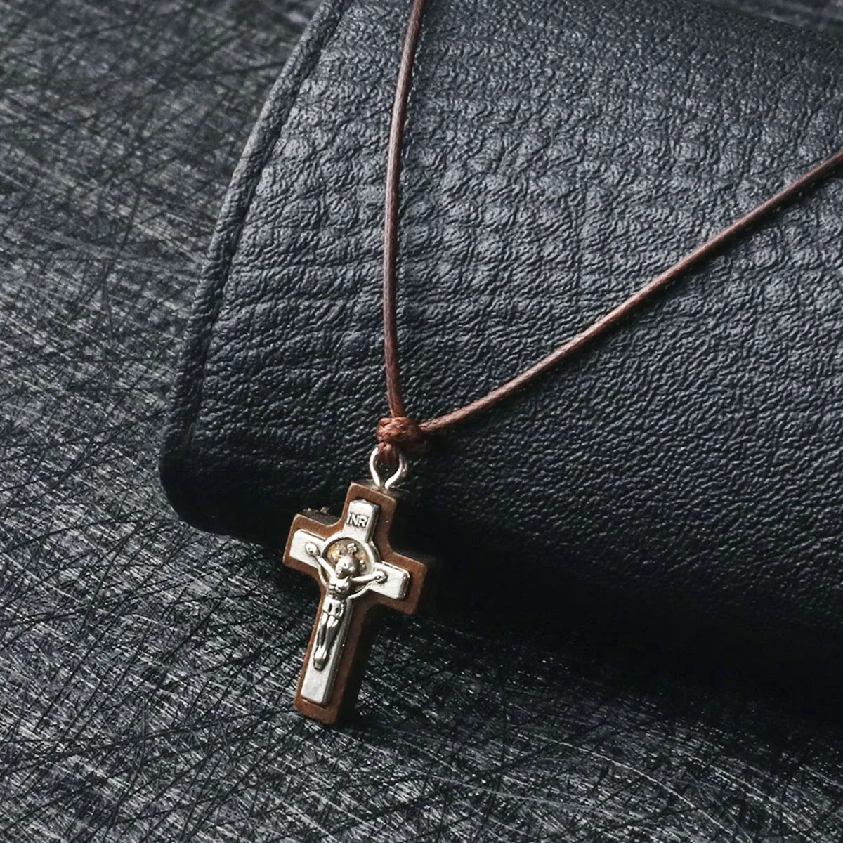 Католическое Распятие INRI Цепочки и ожерелья для Для мужчин религиозные