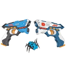 Pistola de juguete con etiqueta láser infrarroja versus Luz de disparo juego de regalo para interior y exterior conjunto de regalo para niños Multiplayer-2guns + 1 araña(China)