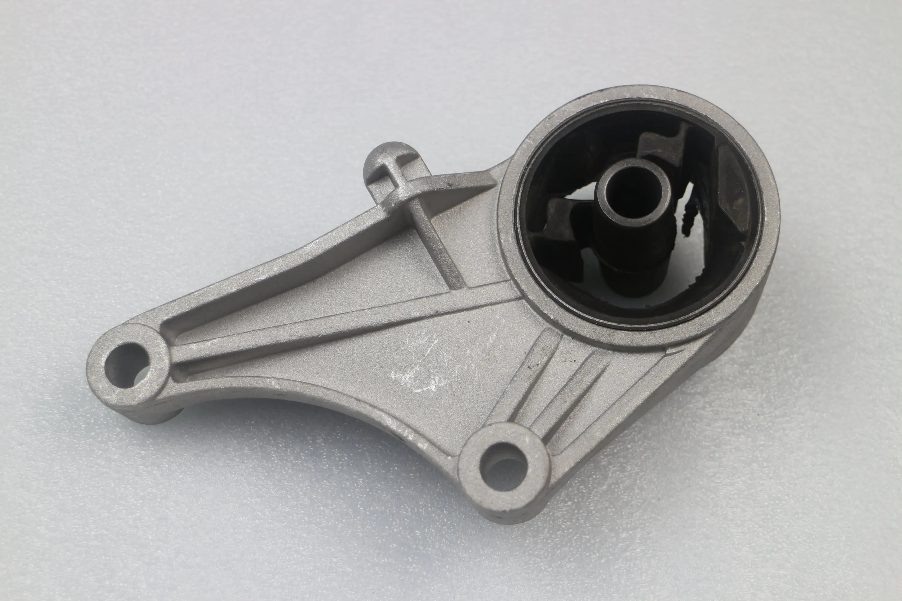 Крепление переднего двигателя подходит для Vauxhall Astra G 90576047,684692
