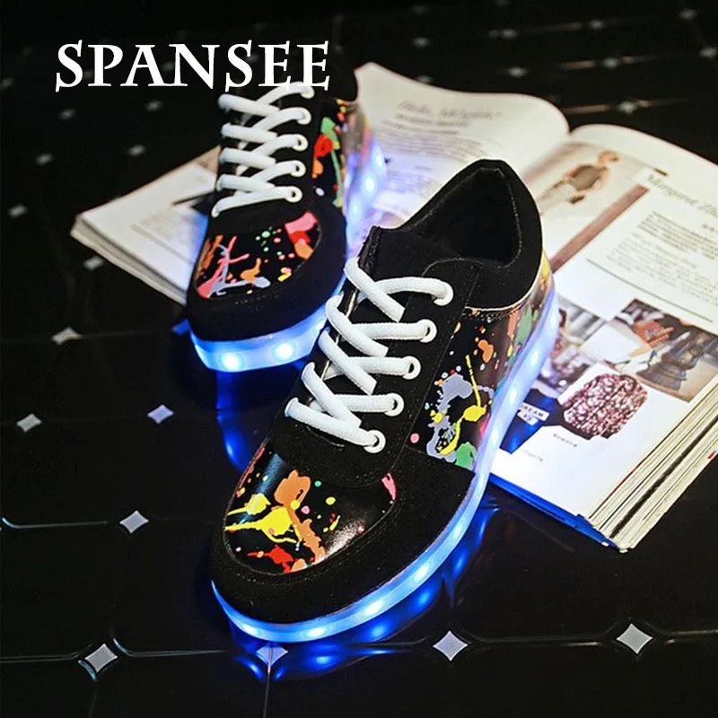 Светящиеся кроссовки кроссовки со светящейся подошвой Обувь со светодиодной подсветкой светящиеся Спортивная обувь с подсветкой подошвой Дети Обувь для мальчиков корзины Femme Tenis Feminino для женщин - Цвет: Graffiti