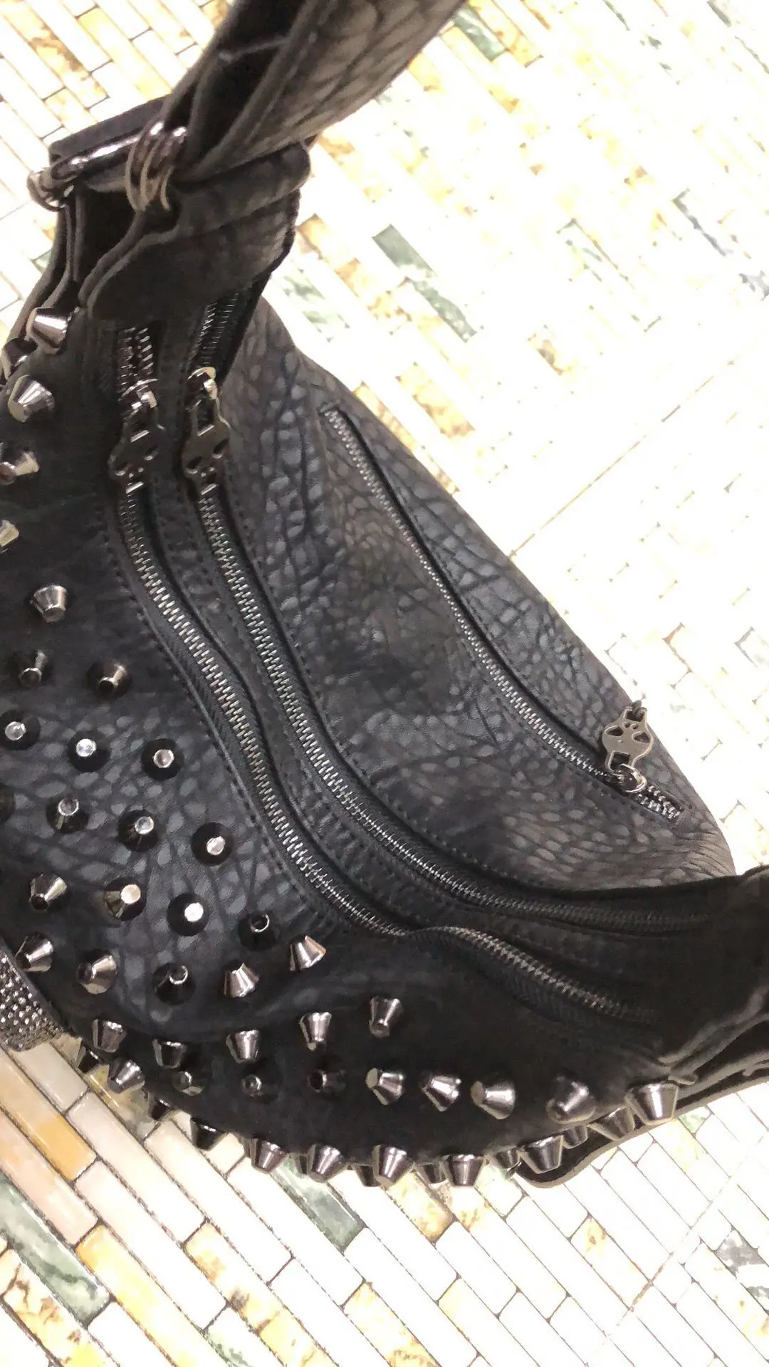Large Rivet Skull Handbag Women Pu Leather Large Capacity Tote Messenger Shoulder Bag cross body punk hip hop black tote purse