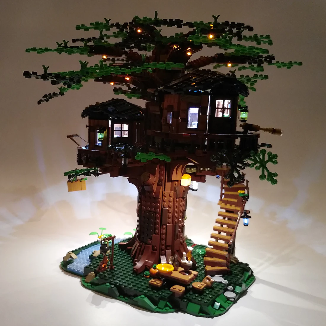 Bloco de Construção Kit para Casa na Árvore Modiker Powered Acessório 21318 Incluído Apenas Nenhum Kit Usb Led Luz 7 Blocos de empilhar