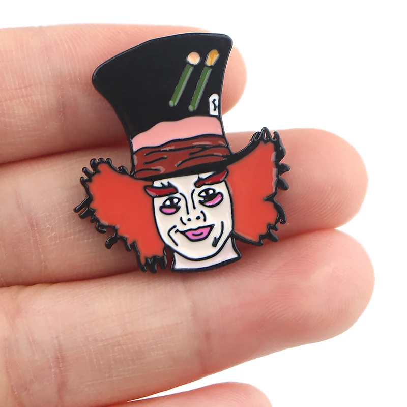 K1147 Mad Hatter Alice булавки эмалированные булавки броши мультфильм креативная металлическая брошь булавки Джинсовая Шляпа значок воротник ювелирные изделия 1 шт