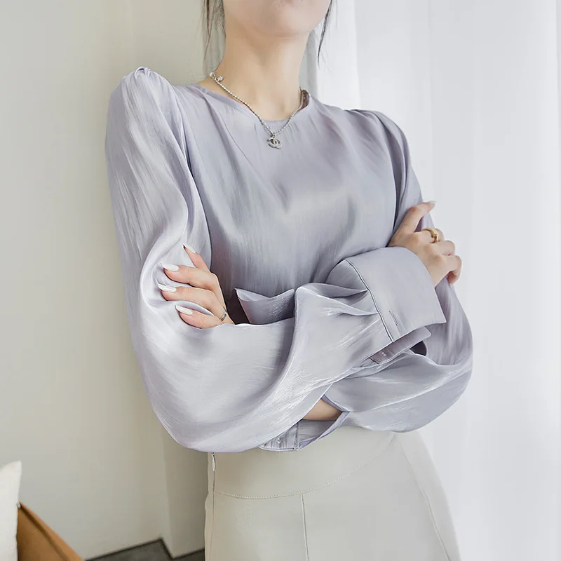 

Autumn 2020 Senior Shiny Shirt French Xianqi Pinch Pleat Flow Light Crew Neck Chiffon Blouse Female Vintage Long Sleeve