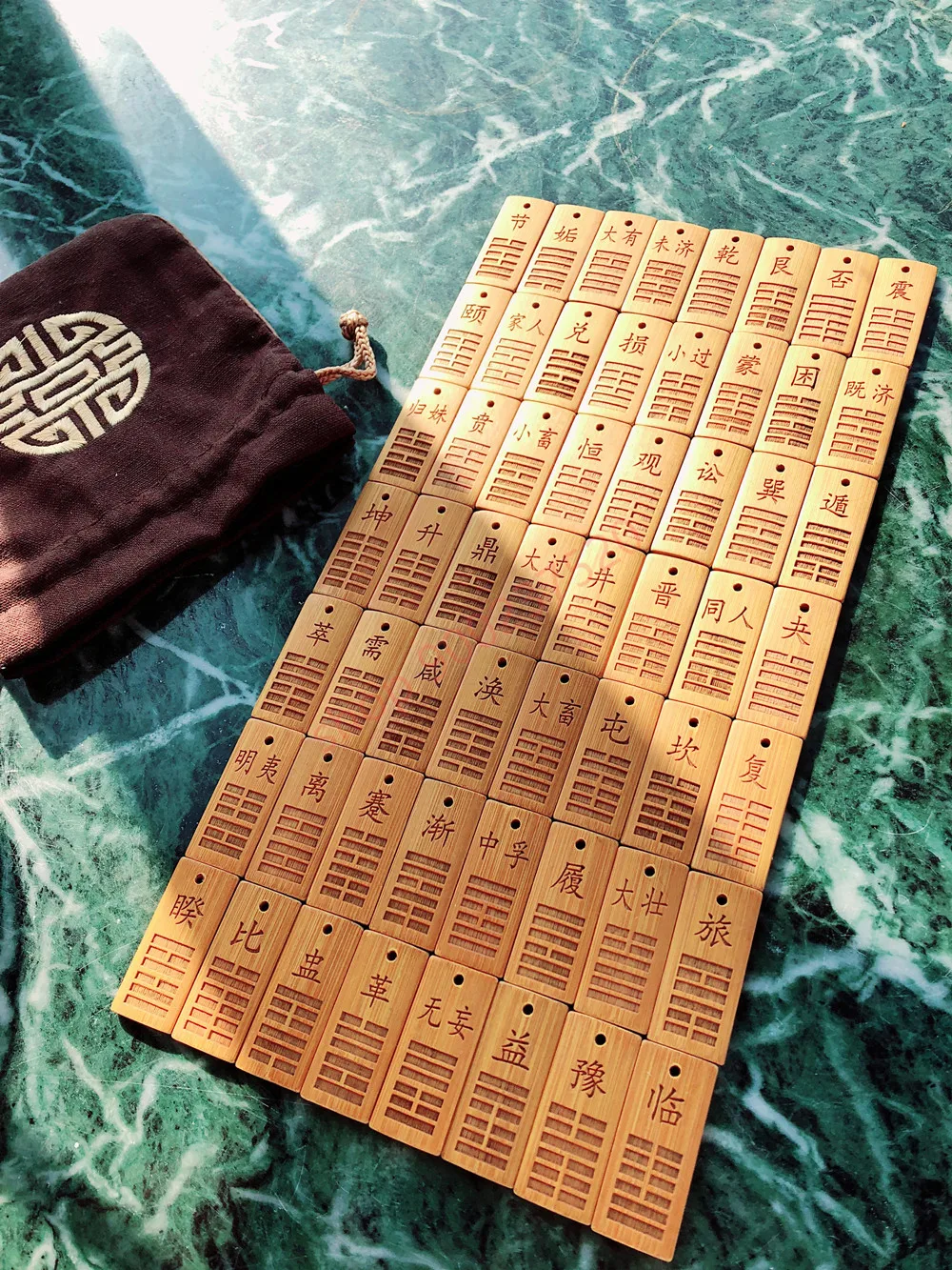 I Ching, teaching aids, 64 hexagrams, eight hexagrams, 64 hexagrams, bamboo hexagrams, solid wood dice cup