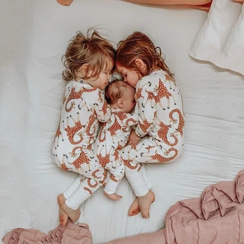 

Baby Girls Boys Romper 2019 New Popular Infant Long Sleeve Cartoon Giraffe Print Hot Sale Jumpsuit Pajamas Baby Cotton Clothes