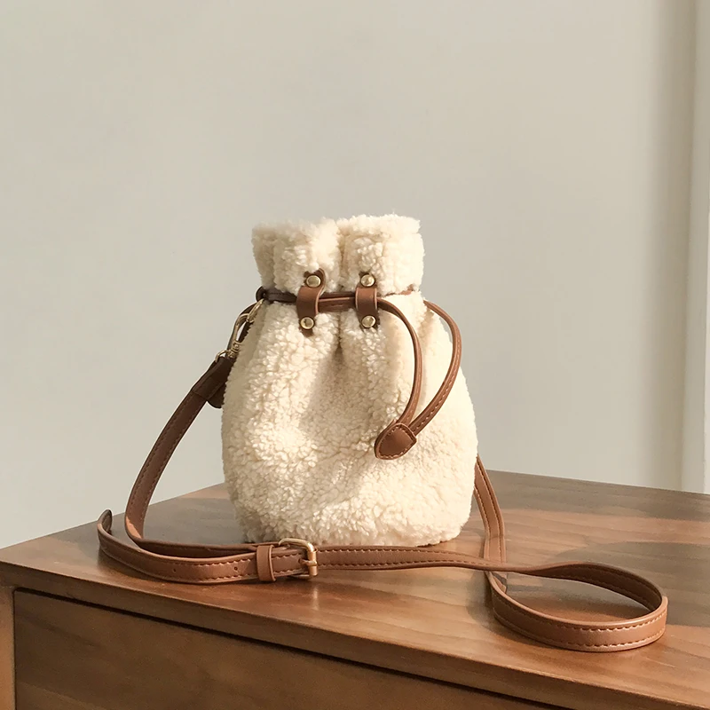 

Korean Drawstring Lamb Plush Bag female 2019 Folk Hairy Bucket Bag Autumn Winter Plushwool Girls Crossbody Bags