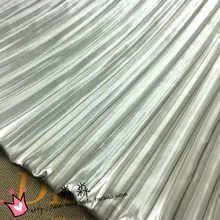 Ткань Электро-оптическое светло-серебряное зерно organ plait измельченный плиссированный эмуляция шелк цвет бутиловые плотные ткани для одежды