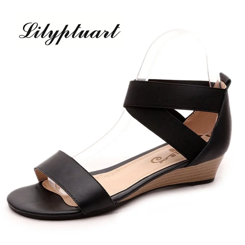 

2019 comfortable casual soft non-slip shoes Roman style small wedge with work shoes bag with wild mom sandals female leather