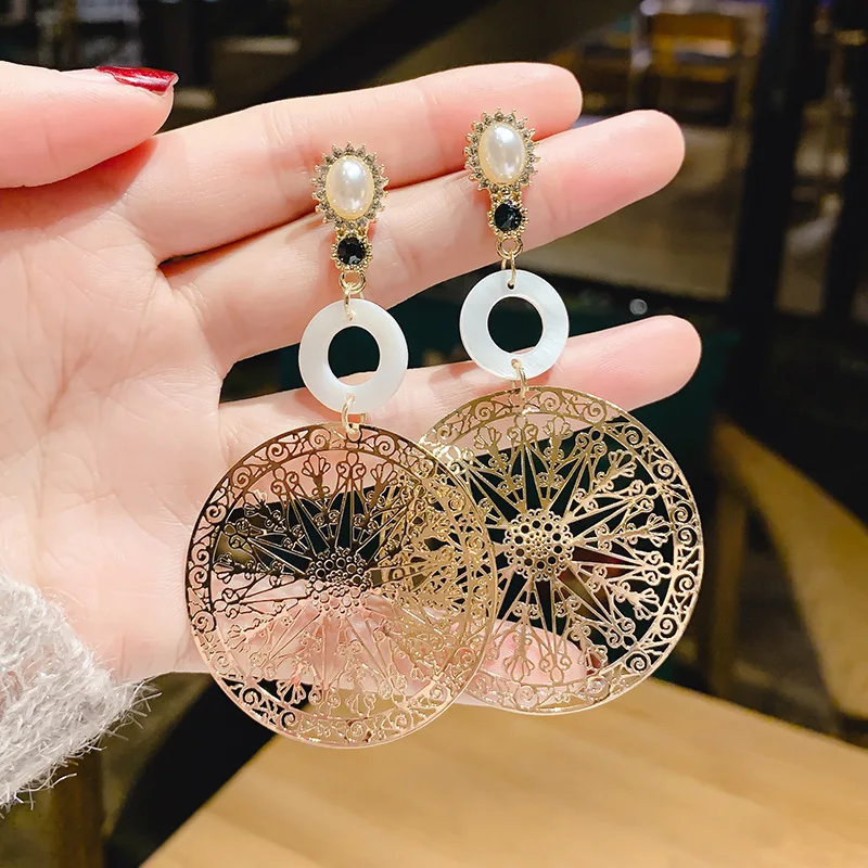 

New Fashion Earring Advanced Sense of Creative Earring Hollow Circular Temperament Retro Baroque Earring