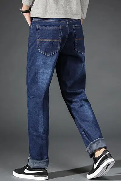 Теплые флисовые джинсы для мужчин s зимние свободные прямые джинсы эластичные бархатные широкие брюки стекающиеся теплые мягкие мужские джинсы