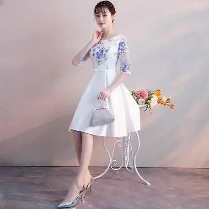 Мандарин Воротник Qipao для женщин шампанское Венинг вечерние платья Половина рукава платье вышивка цветок с бантом сексуальная девушка Cheongsam - Цвет: Light Blue Short