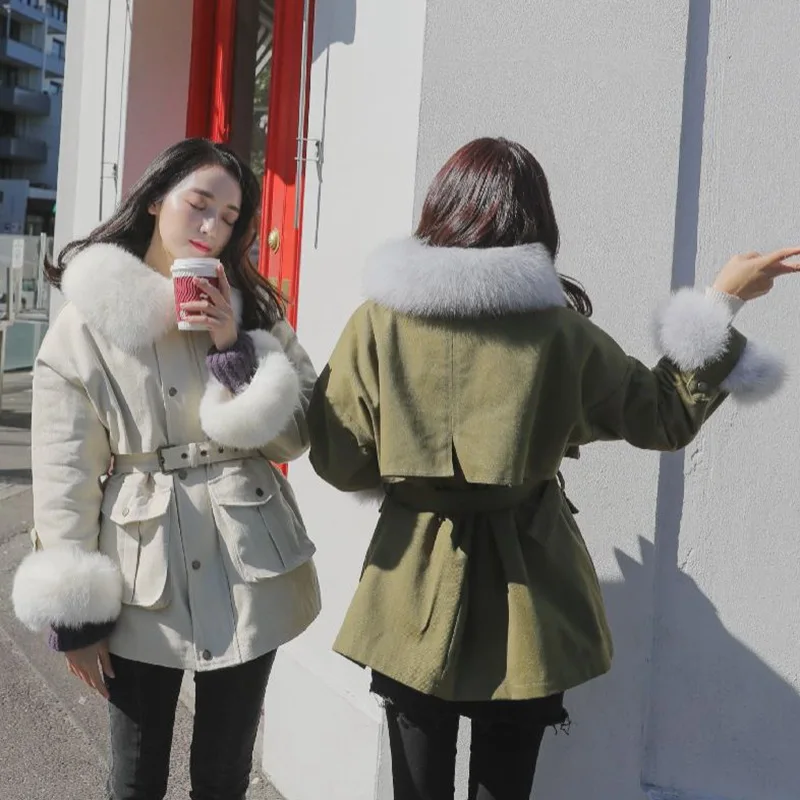 

Photo Shoot in Off-white Mid-length Loose-Fit Faux Rabbit Fur Waist Hugging Lace-up Large Fur Collar Thick Best Friend Workwear