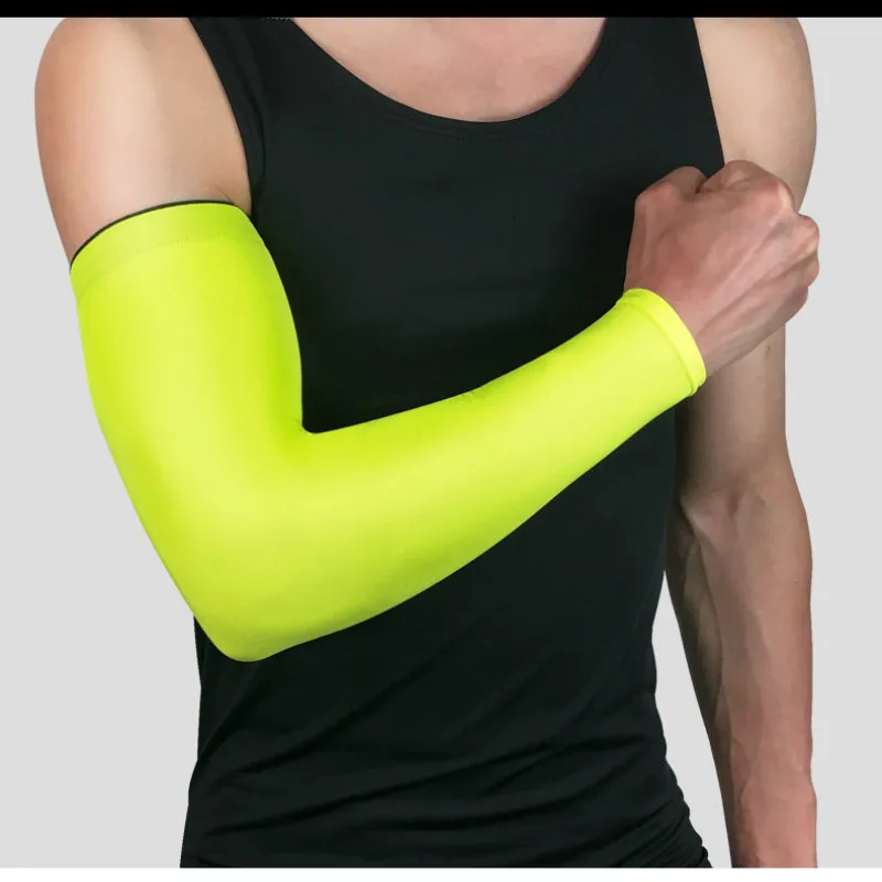 Зеленый Professional Sports Elastic Arm Guard Breathable Sunscreen Basketball Fitness Football Riding Fishing Sleeves Protective Gear - Цвет: Зеленый