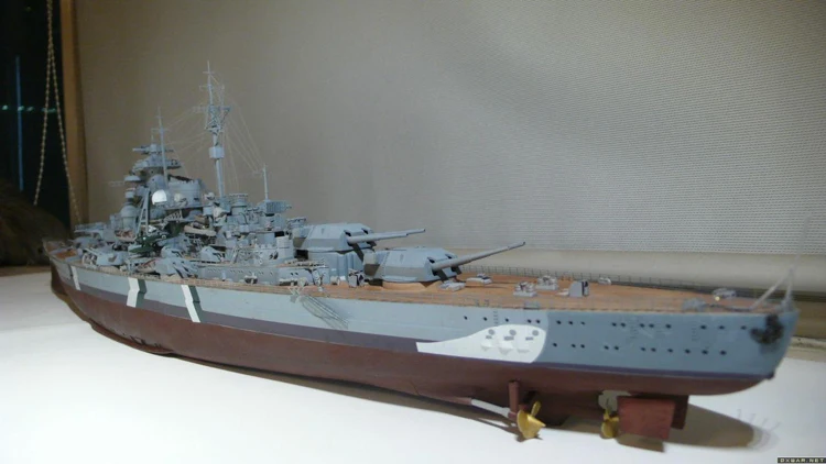 Военные корабль Трубач собран Электрический корабль модель 80601 1/350 Германия линкор Бисмарк