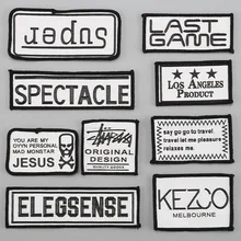 Модная Лоскутная одежда с буквенным узором; красочные декоративные аксессуары; этикетка с значком