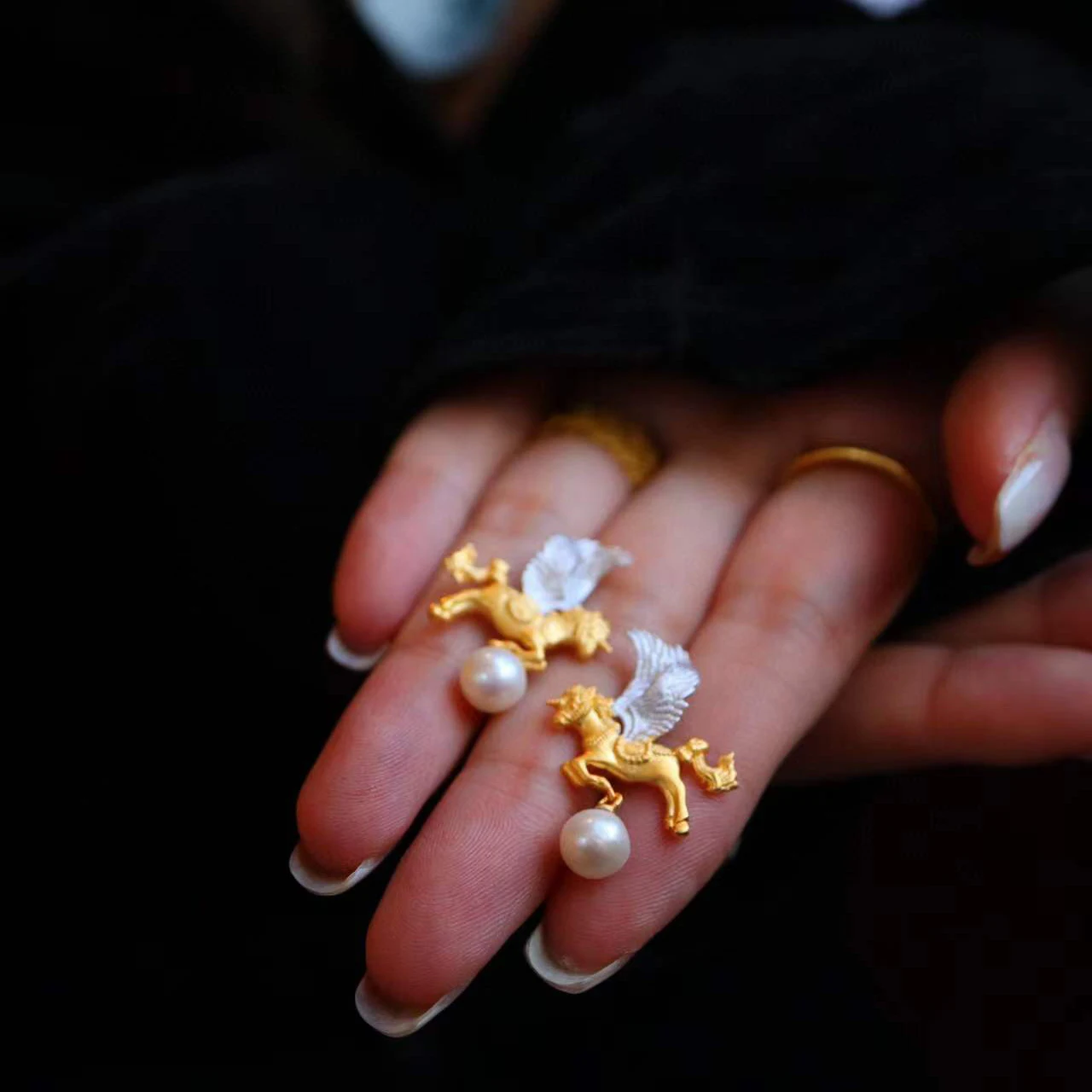 Рисунок 2 - Женские серьги-гвоздики из серебра