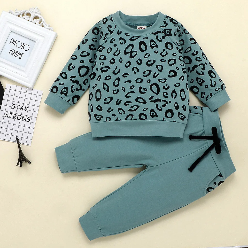 Осенне-зимняя модная леопардовая футболка с длинными рукавами и круглым вырезом для маленьких мальчиков; свитер; пальто; рубашка; брюки; комплект детской одежды