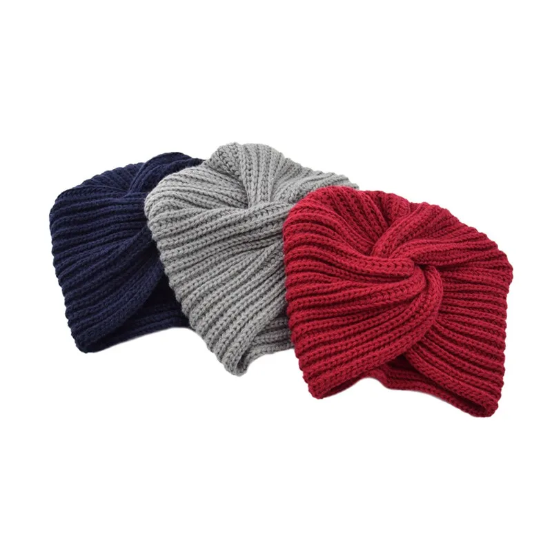 LEONLION зимние Шапки для Для женщин теплая вязаная шапка зимняя шапка Для женщин плетеный повязка на голову на теплом меху шапочки с перекрученным узлом спереди, сплошной