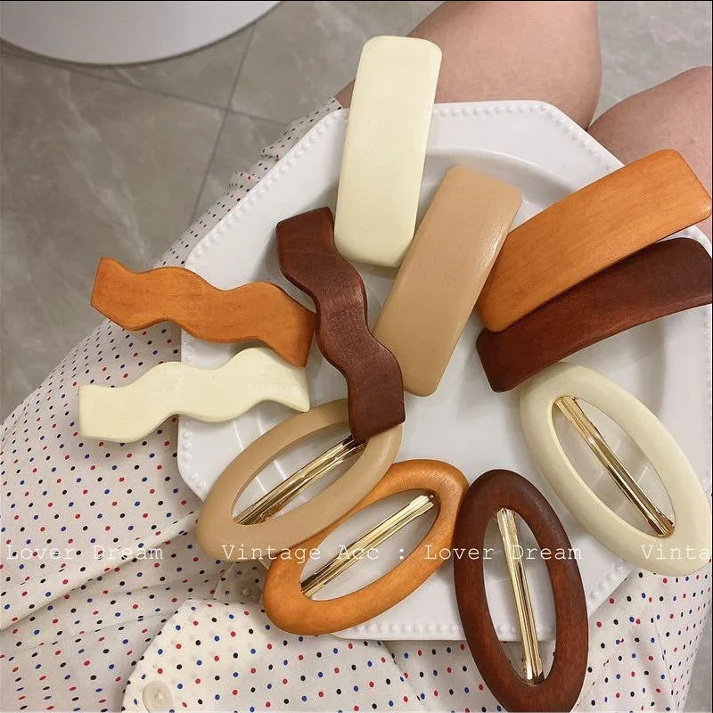 

Korean retro geometric wood hair clip Korean version of INS color commuter wood hair accessories girly temperament wood hairclip