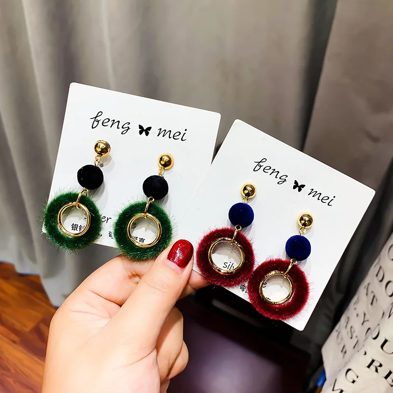 

New Arrival Korean Geometric Hollow Round Fur Ball Dangle Earrings For Women 2019 Autumn Winter Velvet Plush Drop Earring Bijoux