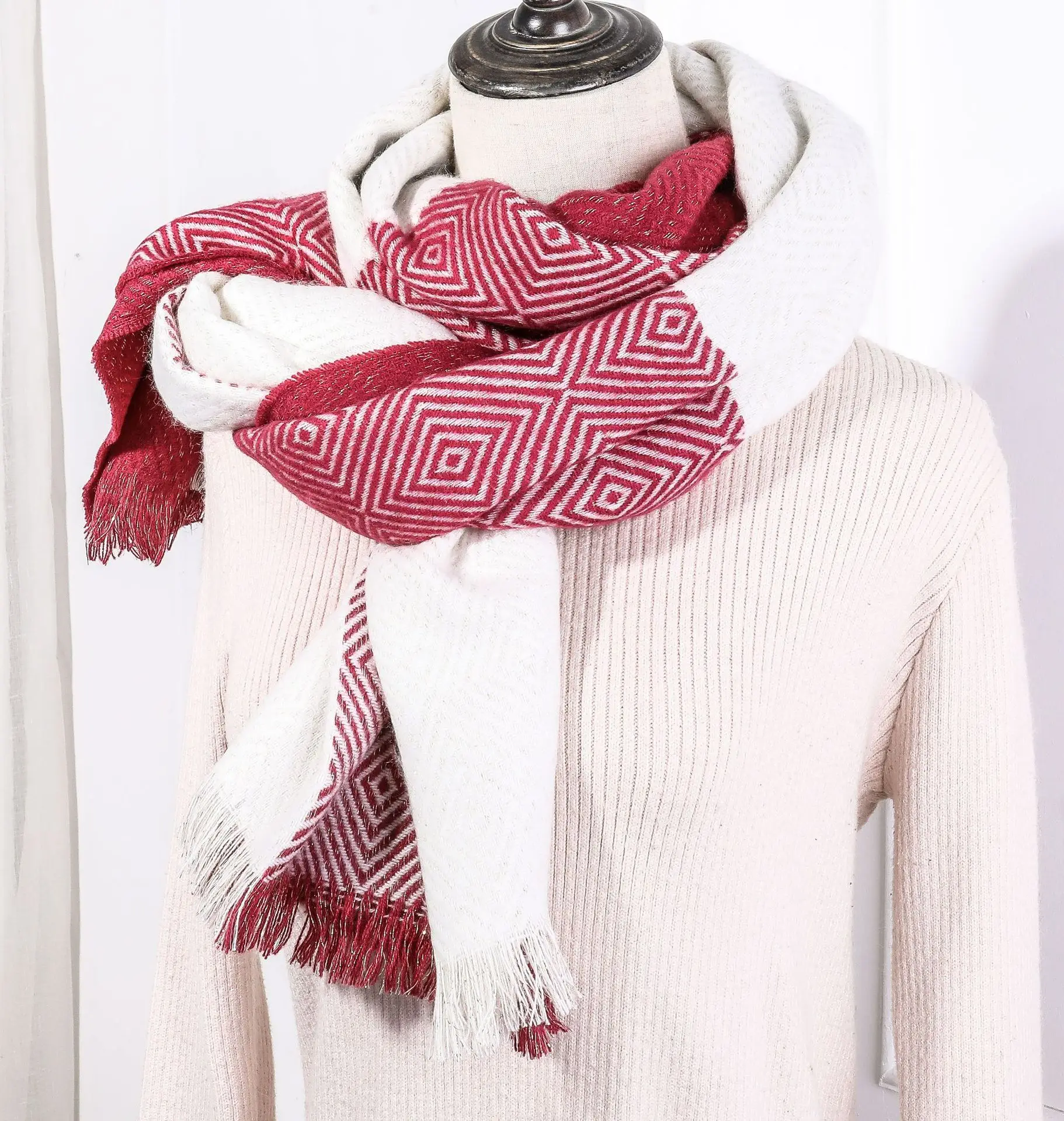 

Manufacturers Wholesale New Style Autumn & Winter Japanese Korean Classic Rhombus Plaid Faux Cashmere Scarf Customizable Wholesa