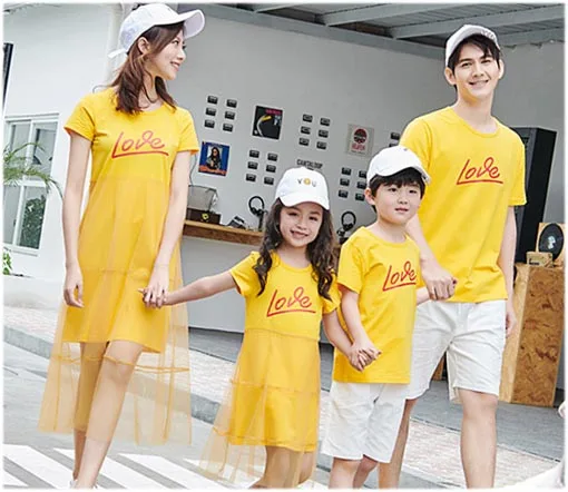 Хлопковые летние одинаковые комплекты для семьи; желтое Сетчатое платье для мамы и дочки; одежда для всей семьи; синяя короткая футболка для папы и сына; детская одежда - Цвет: Yellow