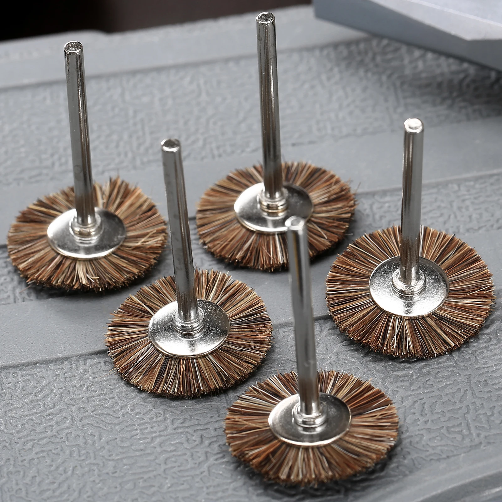 

5Pcs Abrasive 25mm Brown Nylon Bristle Flat Round Polishing Buffing Wire Wheel Brushes 3mm Shank for Grinder Power Rotary Tool