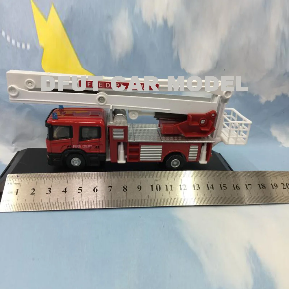 Литье под давлением 1: 72 сплава Игрушечная модель гоночной машины пожарный двигатель детских игрушечных автомобилей авторизованный подарок для детей