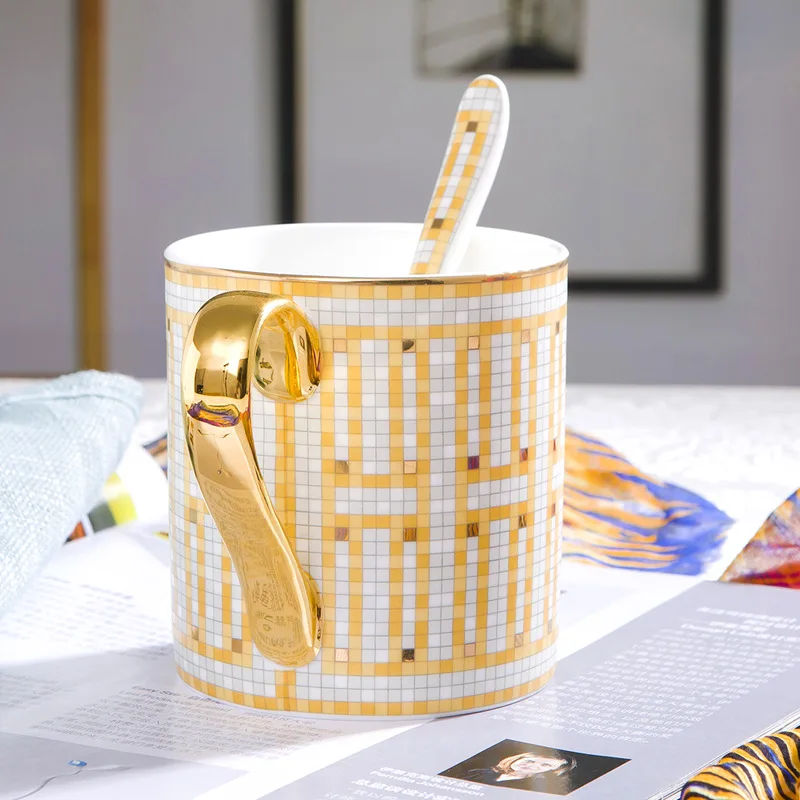 Питейная посуда кружки костяного фарфора кружка кофейная чашка ложка tazas caneca tazas de ceramica creativas Кружки Кофейные чашки таза кафе