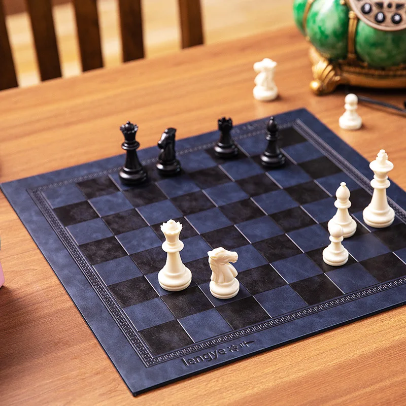 Tanio Przenośna szachownica szachownica wyjątkowo zaprojektowana tłoczona skóra szachownica ogólna