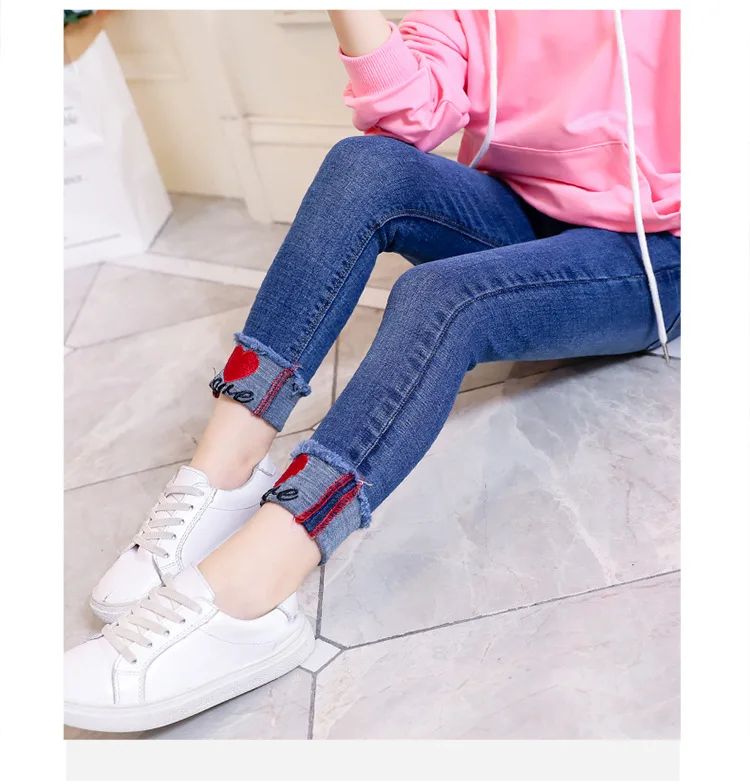 New Style Korean-style Child Jeans Girls Autumn Clothing Children Heart Embroidered Pants Large Childrenswear a-Piece