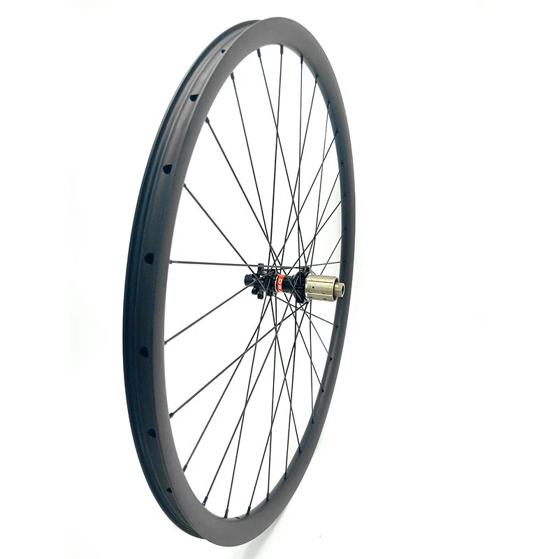 Roues VTT Tubeless 29 Pouces Carbone 6 Rayons — Légères Et Rigides — Moyeux Inclus — Fabrication Chine