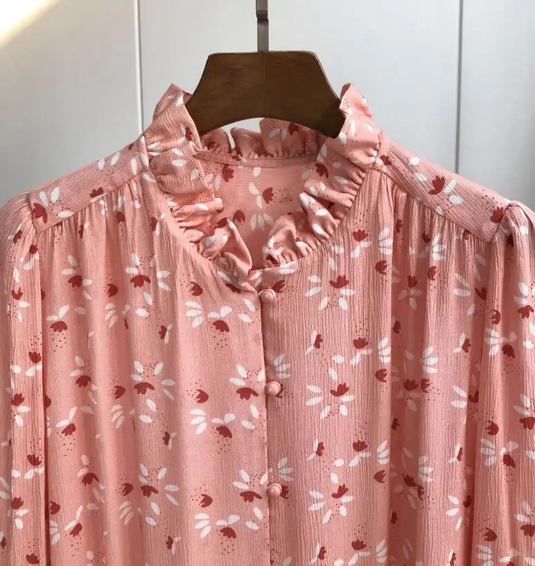 Женская персиковая розовая рубашка с круглым вырезом и милыми пуговицами