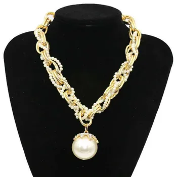 

2020 New alloy large pearl exaggerated necklace, high-grade short necklace V-chain women's clavicle sweater chain
