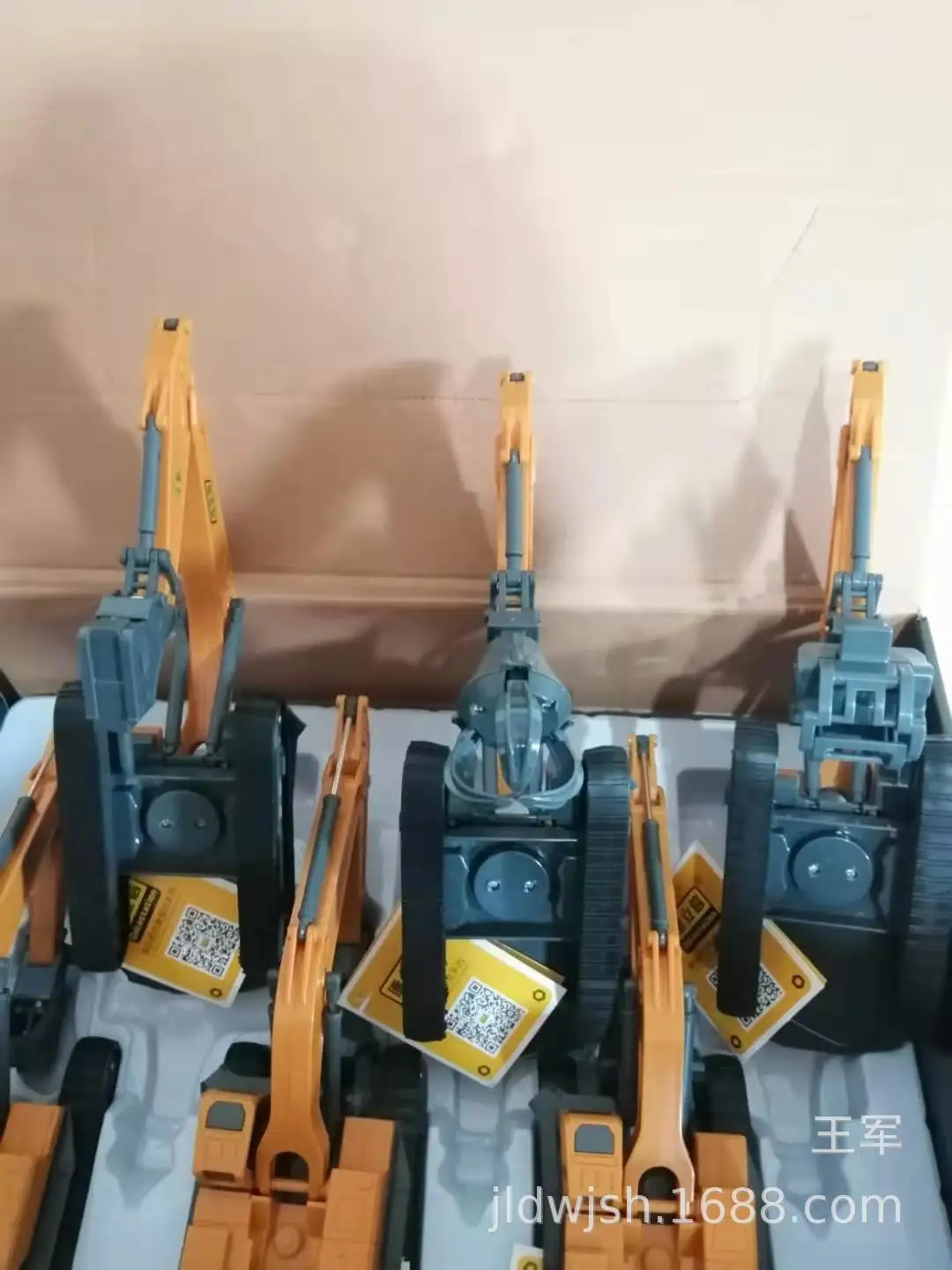 

Dolo xin Model Engineering Vehicle Series Excavator Crane Bulldozer Children Model Sliding Car Toy Sets