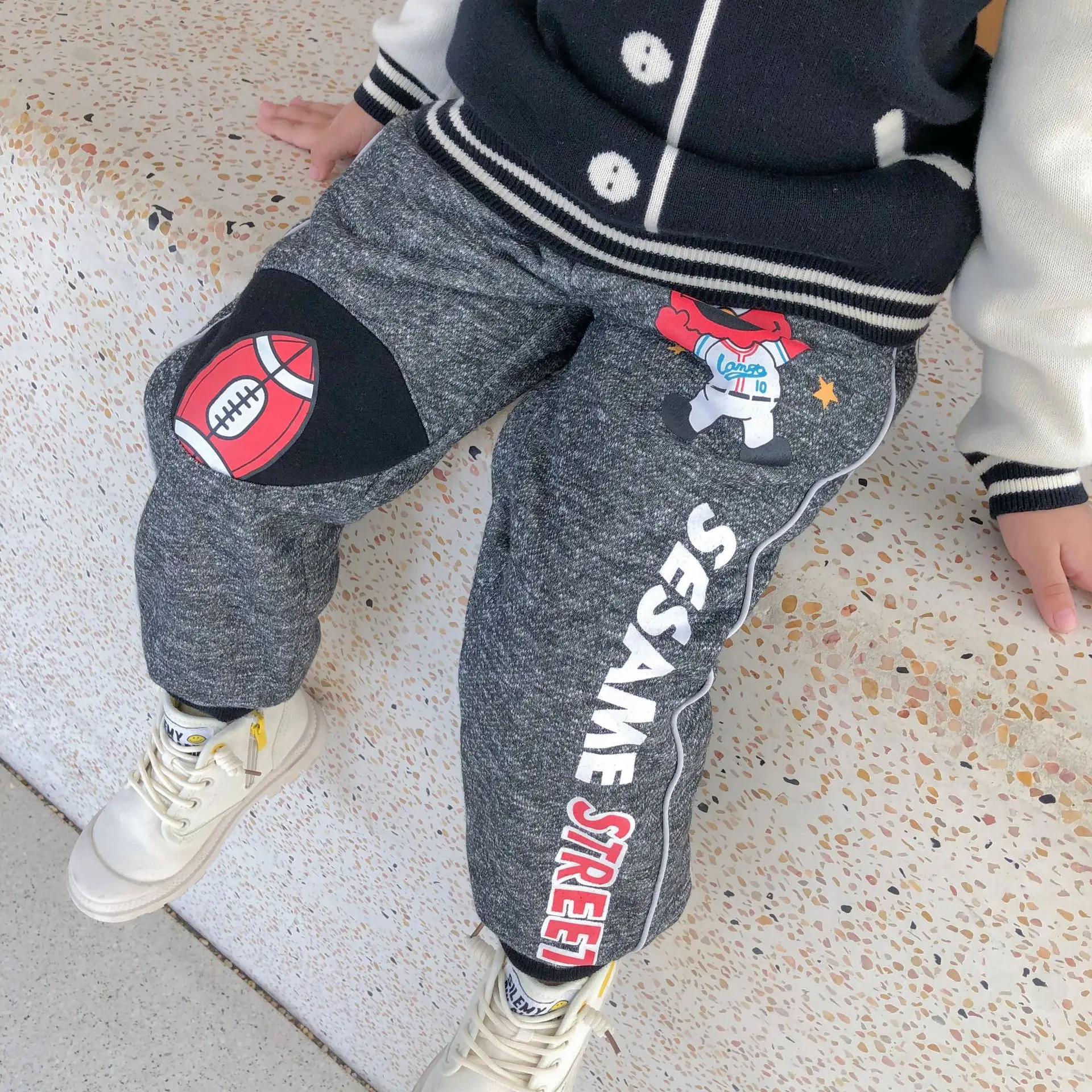 Tonytaobaby/зимнее платье; Новинка; одежда для маленьких мальчиков и девочек; черные, серые бархатные брюки для регби; повседневные штаны с героями мультфильмов