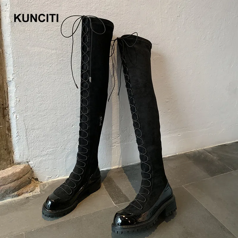 KUNCITI/красивые высокие сапоги до бедра на толстой подошве; женские теплые сапоги в жокейском стиле на среднем каблуке с квадратным носком; обувь в гладиаторском стиле на шнуровке; B935