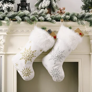 

Snowflakes Embroidered White Plush Christmas Stockings Candy Socks Gifts Bag With Hanging Loops Xmas Tree Fireplace Decorations
