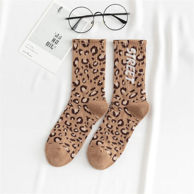 Новое поступление ретро леопардовые носки с буквами женские уличные женские носки в стиле хараджуку повседневные хлопковые осенние длинные носки скейтбордиста для девочек - Цвет: Brown