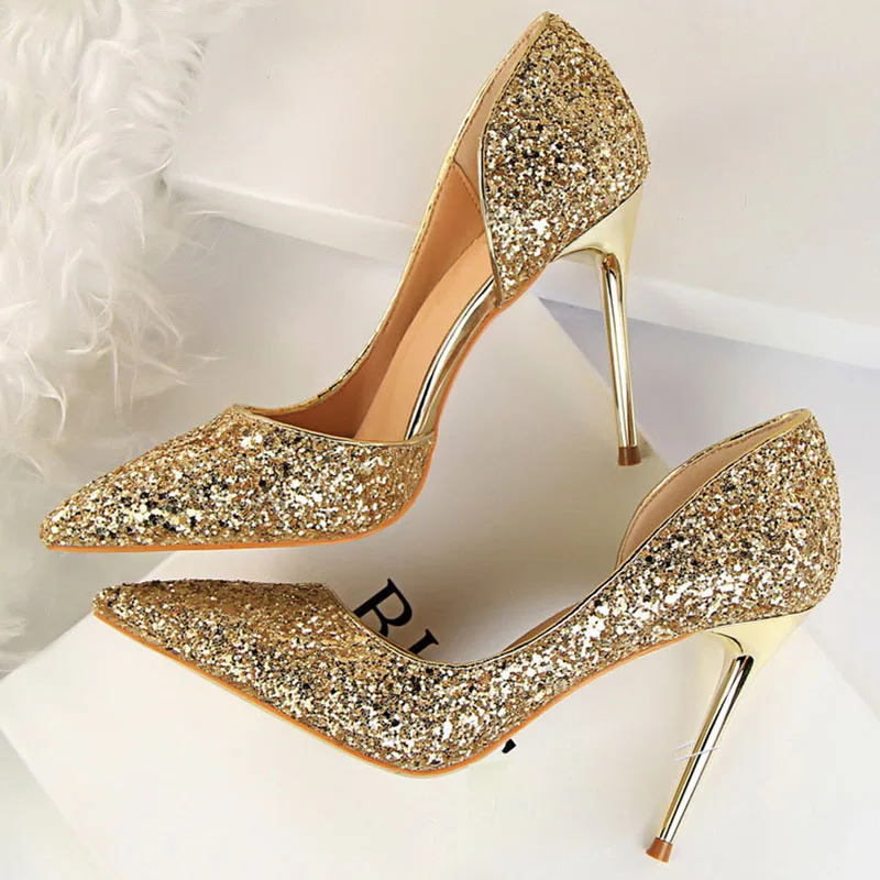 Gold heels Size 9, Women's Fashion, Footwear, Heels on Carousell