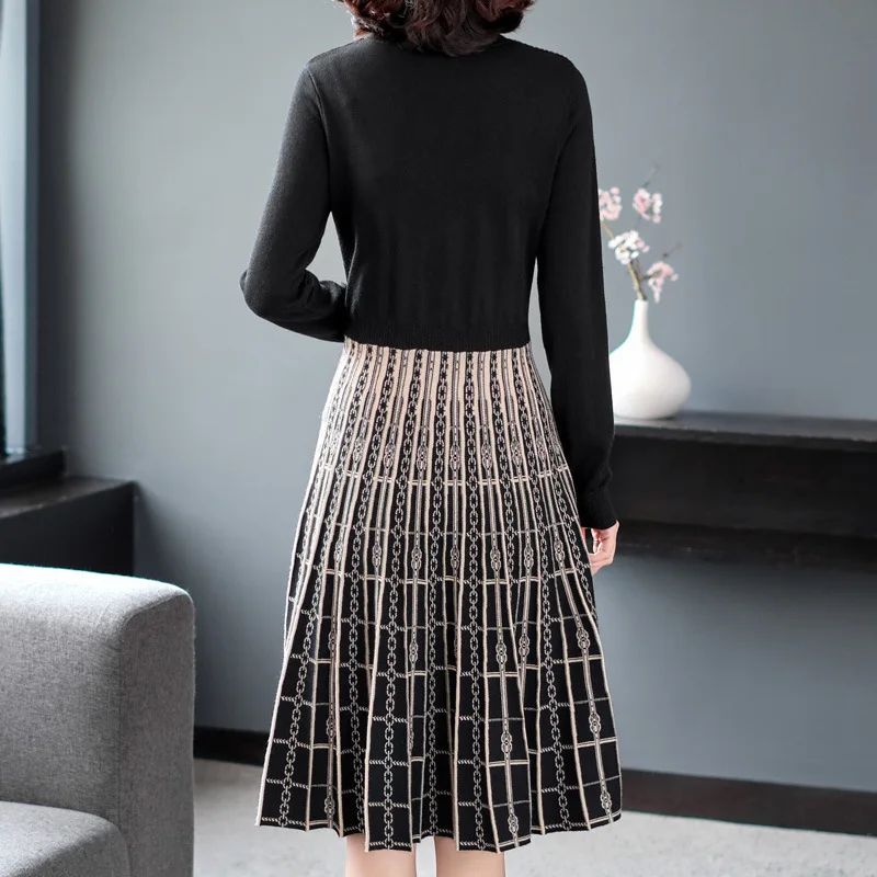 Knitted Dress Women Autumn Winter New Fashion Patchwork Round Neck Long Sleeves Slim Elastic Sweater Dress Knee Length