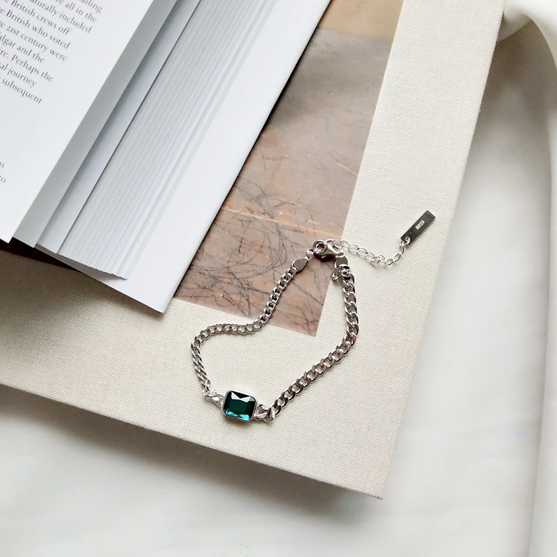 7740366126_2113301229