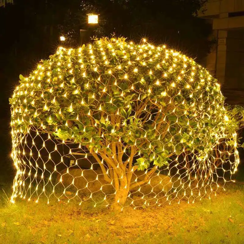 Kerstmis Verlichte Bomen Naast Het Parlement Van Boedapest Redactionele