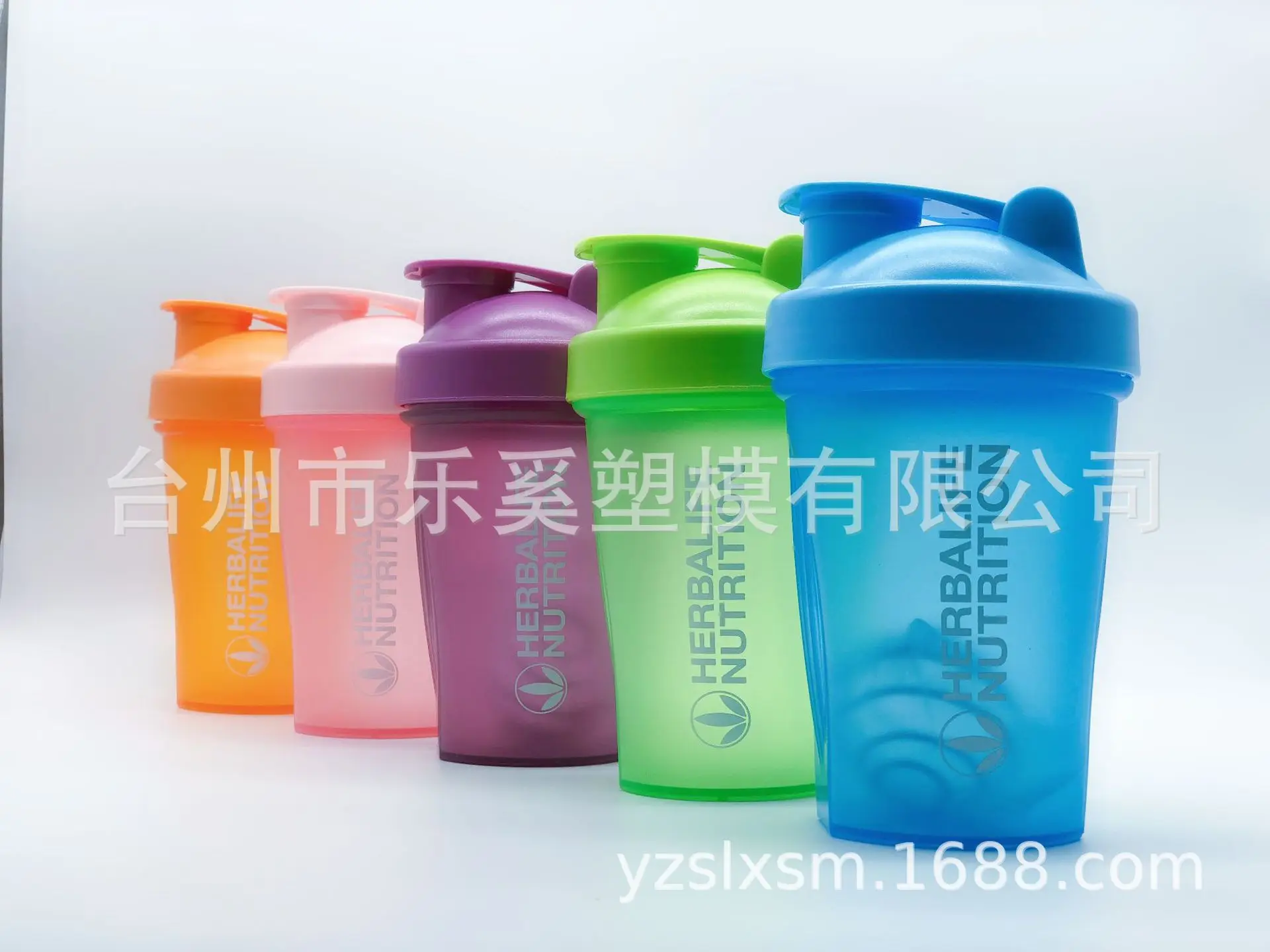 В настоящее время доступен высокий ding kuan шатающийся стакан Herbalife система класса Спортивная бутылка с брелком-мячиком УФ-печати смешивая чашка