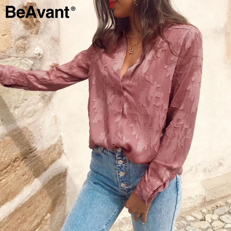 Женская блузка с v образным вырезом BeAvant розовая длинным рукавом и цветочным