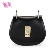 Женская сумка на одно плечо в сдержанном стиле